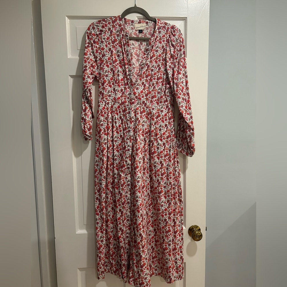 Universal Thread Red and White Floral Long Sleeve Dress